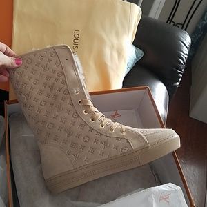 Louis Vuitton rabbit fur suade boots
